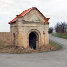 Kaple na rozcestí nad Chrástovem