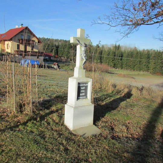 Kříž u křižovatky mezi Myslotínem a Vokovem