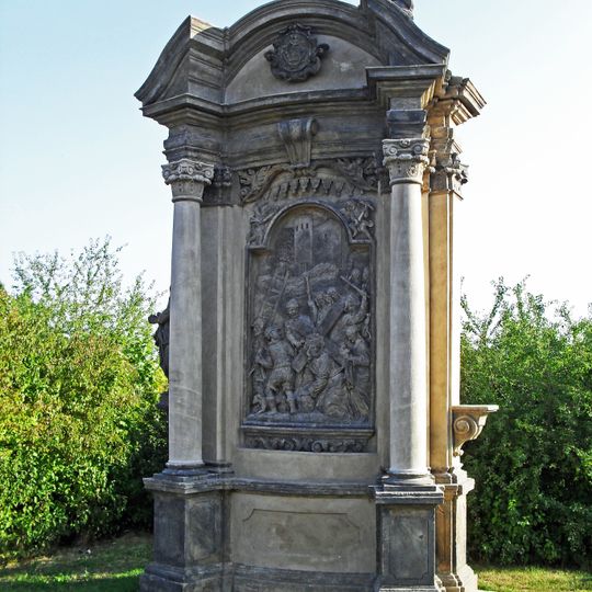 Nesení kříže - 4. kaplička libkovických Sedmi bolestí Panny Marie ve Vtelně