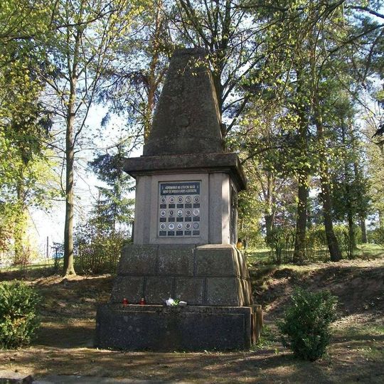 Pomník padlým u Černic