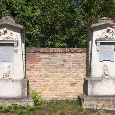 Strauß-Lanner-Grabmäler