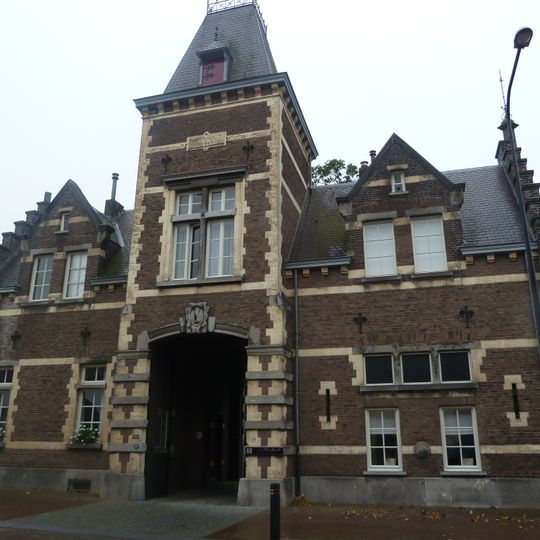Huis Gronsveld: gate building