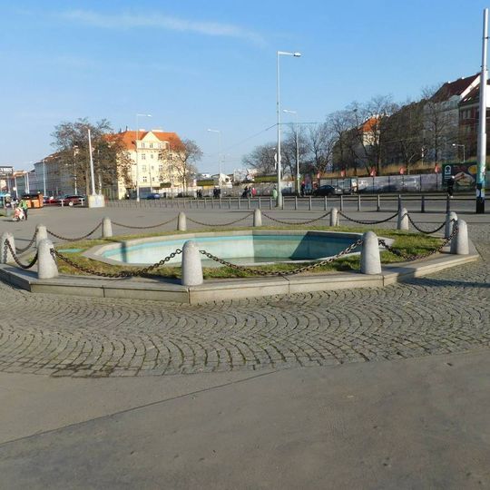Východní fontána před výstavištěm v Holešovicích