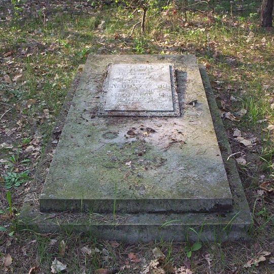 Mogiła zbiorowa z okresu II wojny światowej w Adamowie-Wsi