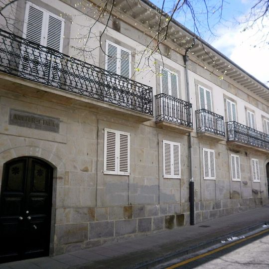 Santa Marina Plaza etxea