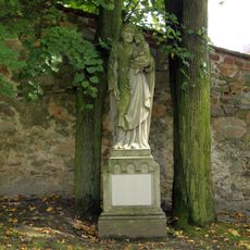 Socha sv. Josefa v parku zámku Dukovany