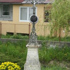 Kříž u Karlínského potoka v Brtničce