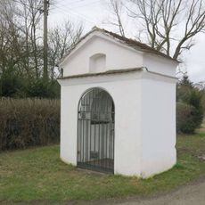 Kaplička v Radejčíně u rozcestí na Žim