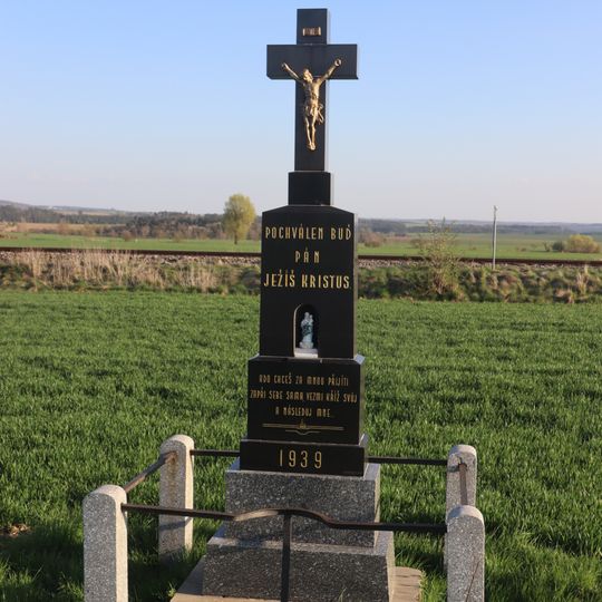 Kříž u silnice 152 u nádraží Třebelovice