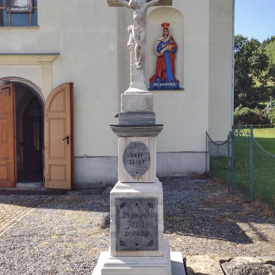 Kříž v Lipové-lázních před kostelem svatého Václava