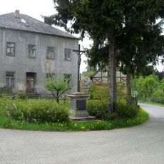 Kříž v Bezdružicích u křižovatky