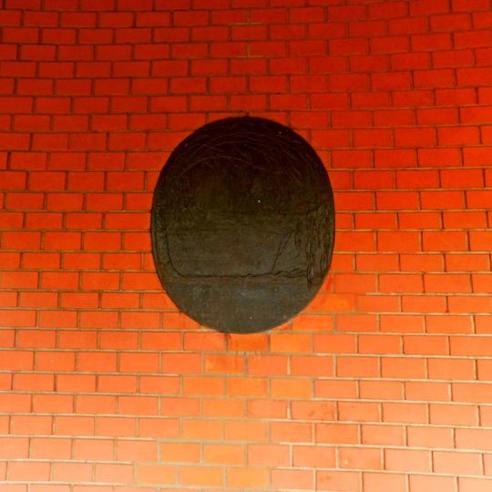 Pamětní deska Jana Friče v areálu Astronomického ústavu v Ondřejově