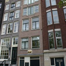 Pand met gevel onder rechte lijst