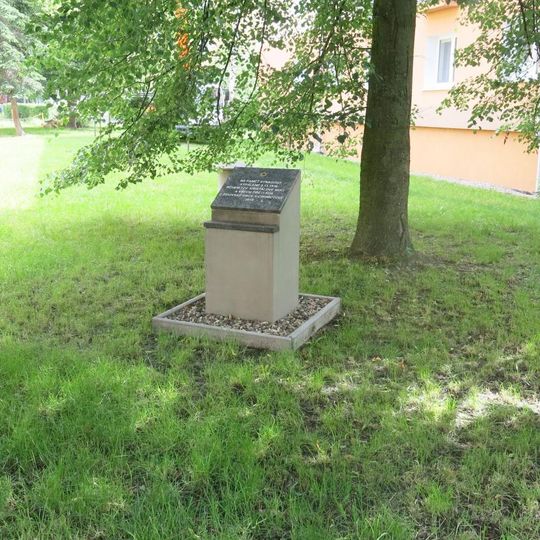 Pomník zničené synagogy v ulici Karla Buriana v Chomutově