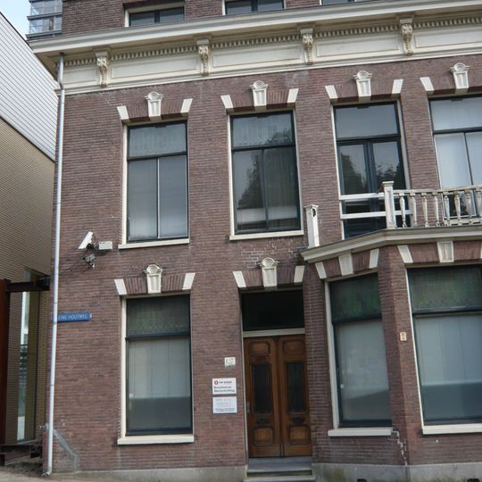 Pand met rechte kroonlijst door consoles gedragen, 2e helft der 19e eeuw