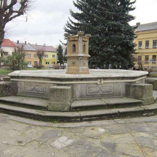 Kašna na náměstí v České Skalici