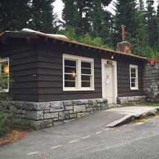 Narada Falls Comfort Station