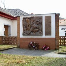 Pomník obětem v Horní Bříze v Tovární ulici