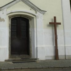Misijní kříž u kostela svatého Martina v Horních Borech