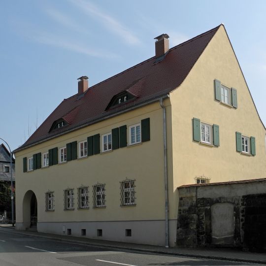 Einzeldenkmal der Sachgesamtheit Frauenkirche mit Kirchhof: Friedhofsverwaltung der Frauenkirchgemeinde ; Hammerschmiedtstraße 6