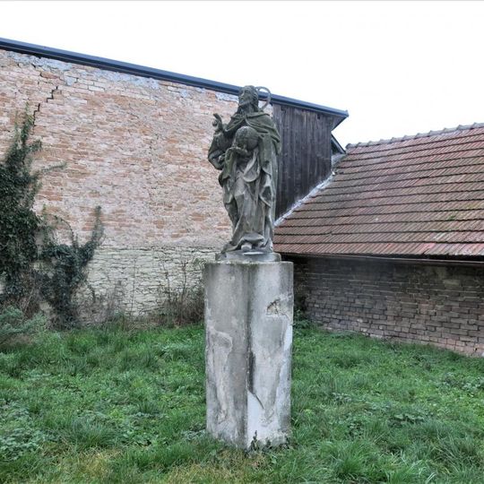 Socha svatého Salvátora za zvonicí v Kostomlatech nad Labem