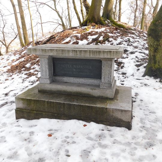 Památník Vojty Náprstka na Petříně
