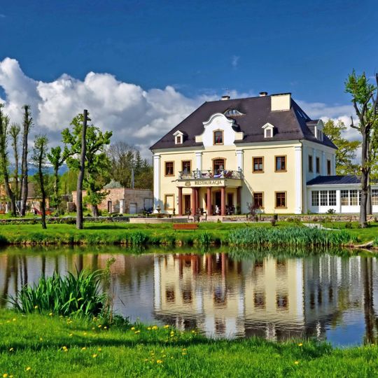 Palace "Pałac na Wodzie" in Staniszów