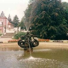 Kašna před zámkem v Klášterci nad Ohří