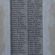 Pamětní desky padlým na zdi kaple v Dolní Temenici