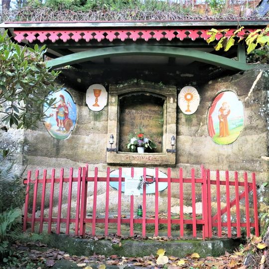 Skalní kaple zvaná Johnova naproti domu 55 ve Studeném