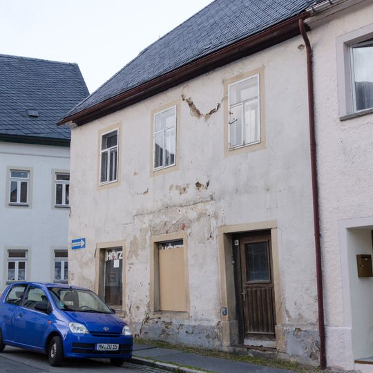 Wohnhaus mit Anbau in Ecklage Schulgasse 10