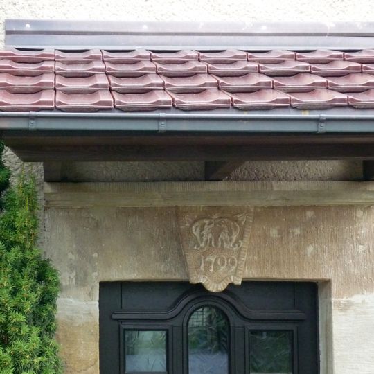 Portal eines Wohnhauses Basteistraße 37