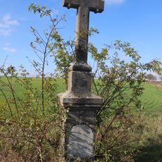 Kříž u cesty severně od Litovan