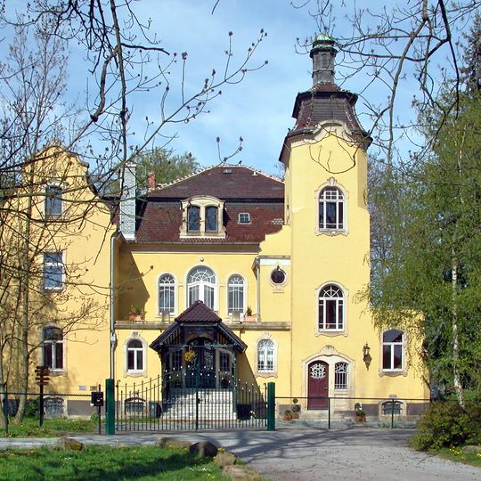 Herrenhaus und Gutspark des ehemaligen Rittergutes Halbendorf Am Rittergut 2