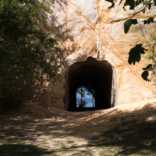 Túnel na Pedra I de Paquetá