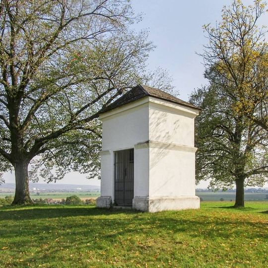 Kaplička v Mladějovicích na okraji obce