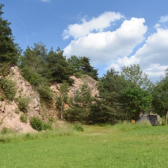 Ehemaliger Steinbruch im Pingartener Porphyr