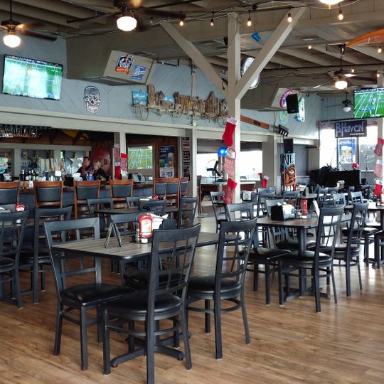 Tanners Lakeside Restaurant & Bar
