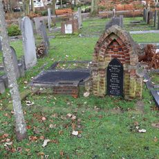 Grave monument for Dirk Lodewijk Baauw († 1943) and his parents: Willem Frederik Baauw († 1953) and Adriana Gijsberdina van der Swart († 1955)