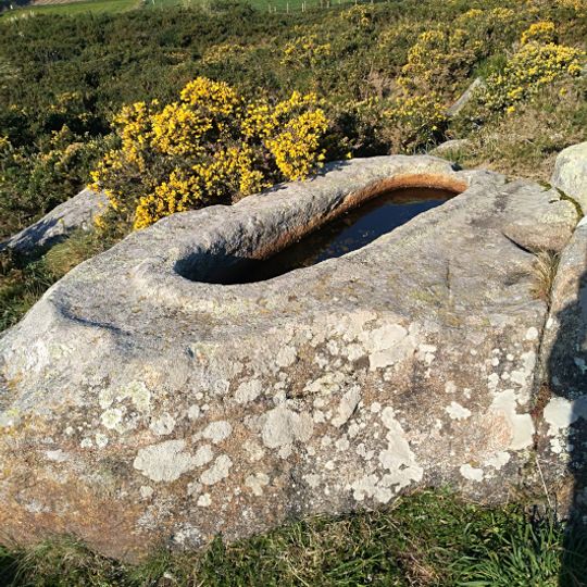 Duas sepulturas abertas na rocha granítica
