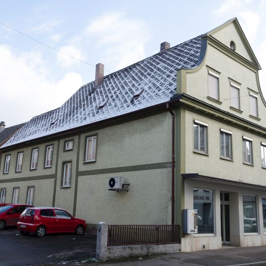 Wohn- und Geschäftshaus