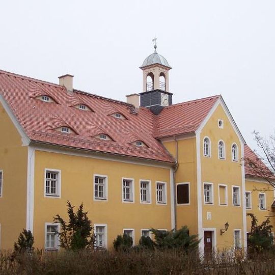 Jagdschloss Grillenburg mit Schloss, Einfriedung, Neues Jägerhaus, Jagdhütte und drei weitere Gebäude Hauptstraße 7