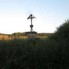 Kříž nad Ledci u silnice na Plzeň