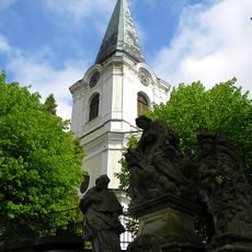 Sousoší u Městského úřadu v Jiříkově