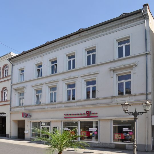 Wohn- und Geschäftshaus