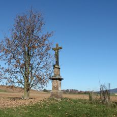 Kříž v Hrabišíně u polní cesty