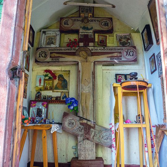 Крест-распятие резной с росписью