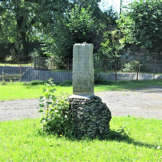 Rybářský kámen v zahradě domu Tovární 628 v Hrádku nad Nisou
