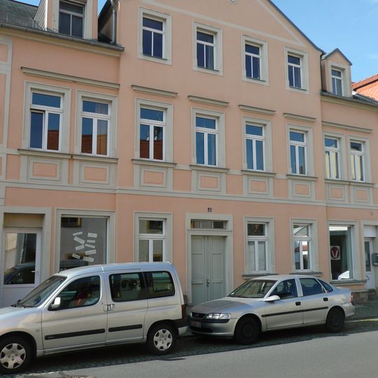 Wohnhaus in geschlossener Bebauung Dresdner Straße 10