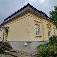 Villa mit Einfriedung Hauptstraße 28